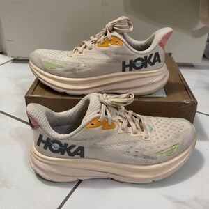 Hoka Clifton 9